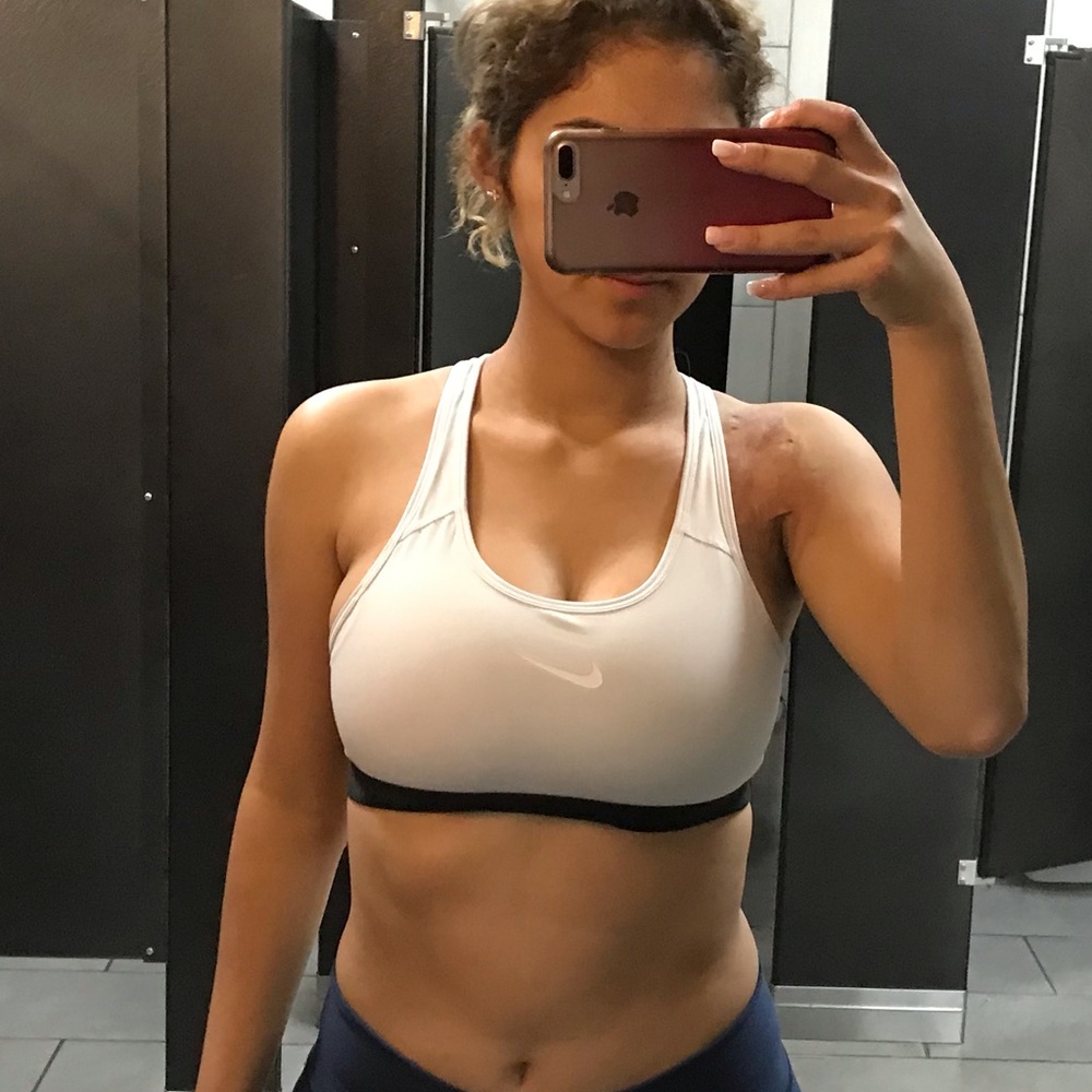 WHITE NIKE SPORT BRA